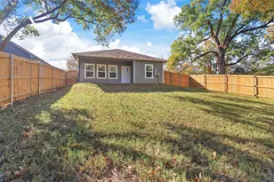 223 W Walker St, Denison, TX 75020 - Photo 15