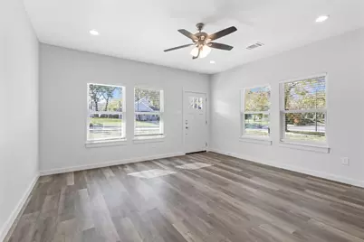 223 W Walker Street, Denison, TX 75020 - Photo 5