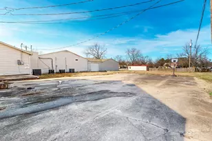 407 W Main St, Whitesboro, TX 76273 - Photo 25