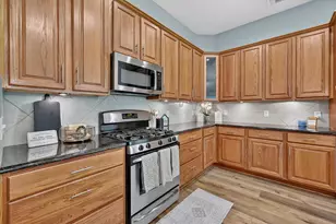 930 Royal Oak Ln, Burleson, TX 76028 - Photo 9