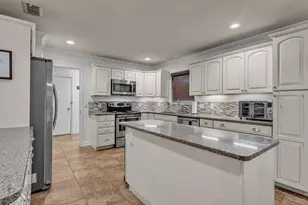 213 King Arthur Dr, Weatherford, TX 76086 - Photo 5