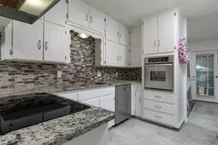 836 Chateau Valee Cir, Bedford, TX 76022 - Photo 9