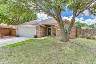 112 Bullava Ct, Crowley, TX 76036 - Photo 3