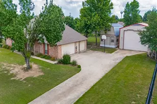 511 N Hardeman Cir, Justin, TX 76247 - Photo 23
