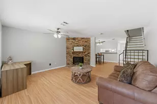 107 Churchill Ln, Euless, TX 76039 - Photo 3