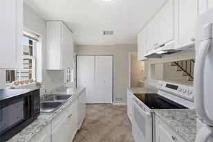 107 Churchill Ln, Euless, TX 76039 - Photo 9