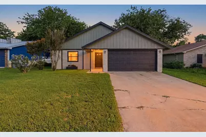 1727 W Doyle Street, Granbury, TX 76048 - Photo 1