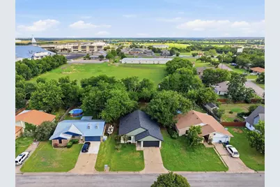 1727 W Doyle Street, Granbury, TX 76048 - Photo 31