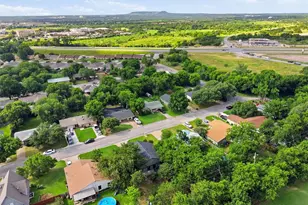1727 W Doyle St, Granbury, TX 76048 - Photo 35