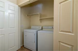 2722 Hyde Park Dr, Grand Prairie, TX 75050 - Photo 11