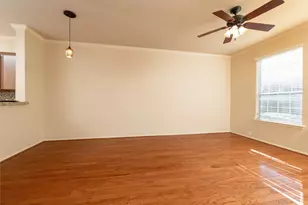 2722 Hyde Park Dr, Grand Prairie, TX 75050 - Photo 3