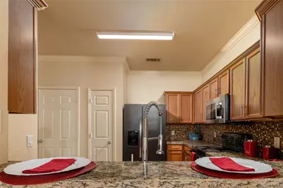 2722 Hyde Park Drive, Grand Prairie, TX 75050 - Photo 7