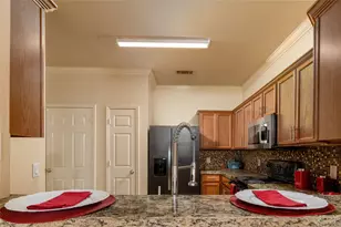 2722 Hyde Park Dr, Grand Prairie, TX 75050 - Photo 7