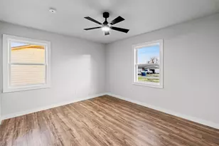 8423 Glen Regal Dr, Dallas, TX 75243 - Photo 13