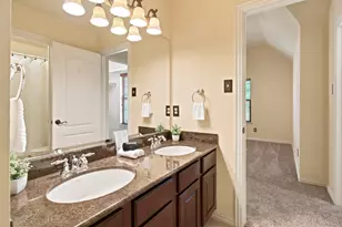 8013 Creek View Dr, North Richland Hills, TX 76180 - Photo 33