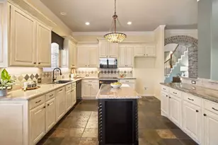 8013 Creek View Dr, North Richland Hills, TX 76180 - Photo 15