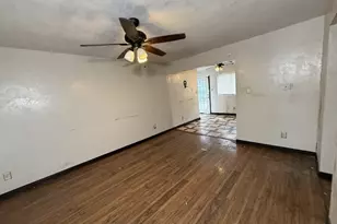 2533 Crestbrook Ln, Grand Prairie, TX 75052 - Photo 5
