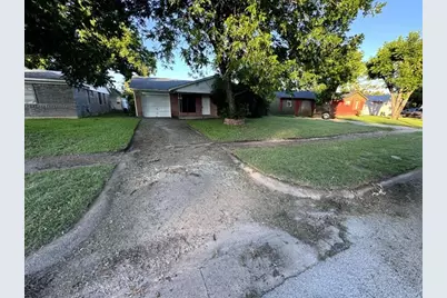 2533 Crestbrook Lane, Grand Prairie, TX 75052 - Photo 3