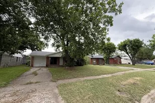 2533 Crestbrook Ln, Grand Prairie, TX 75052 - Photo 1