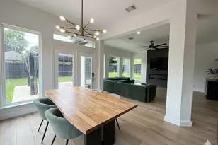 2302 Crest Park Dr, Arlington, TX 76006 - Photo 9