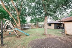 2409 Green Oaks St, Denton, TX 76209 - Photo 25
