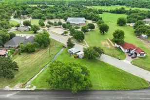 602 Trinity St, Cleburne, TX 76031 - Photo 1