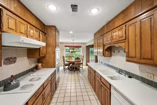 1018 Auburn Dr, Arlington, TX 76012 - Photo 7