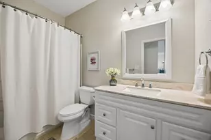 217 Cimarron Trail, Irving, TX 75063 - Photo 19
