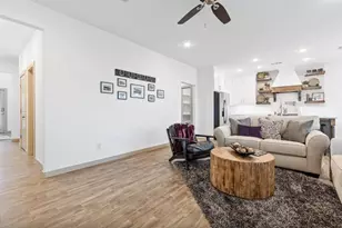 698 N Center St, Arlington, TX 76011 - Photo 9