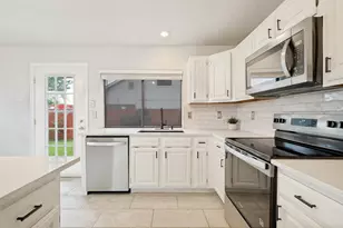 1002 Bellflower Ct, Carrollton, TX 75007 - Photo 5