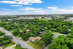 357 Sharron Dr, Woodway, TX 76712 - Photo 35