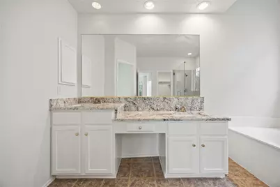 406 Hampton Circle, Grand Prairie, TX 75052 - Photo 13