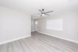 504 Pecan St, Crowley, TX 76036 - Photo 5