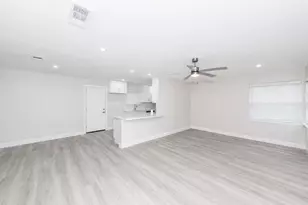 504 Pecan St, Crowley, TX 76036 - Photo 9