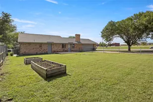 790 W Jefferson St, Van Alstyne, TX 75495 - Photo 23