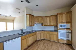 9200 Blue Water Dr, Plano, TX 75025 - Photo 3