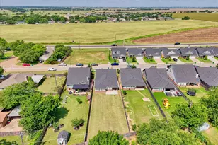412 Travis Dr, McGregor, TX 76657 - Photo 37