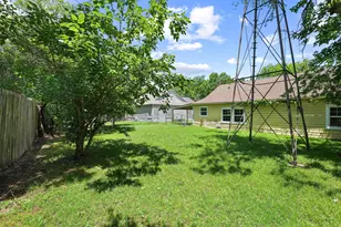 217 W 7th St, Bonham, TX 75418 - Photo 5