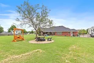 3909 Timbercrest Dr E, Burleson, TX 76028 - Photo 33