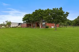 3909 Timbercrest Dr E, Burleson, TX 76028 - Photo 3