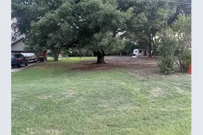608 W Walcott Street, Pilot Point, TX 76258 - Photo 3