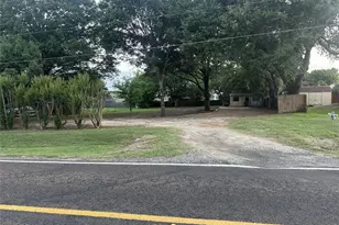 608 W Walcott St, Pilot Point, TX 76258 - Photo 1