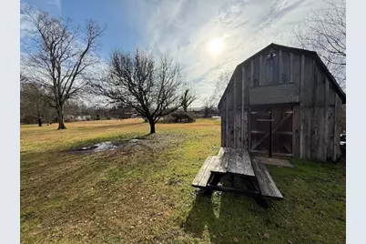 642 N Love Street, Oakwood, TX 75855 - Photo 3