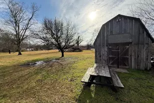 642 N Love St, Oakwood, TX 75855 - Photo 3