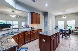 9204 Lockhart Dr, Arlington, TX 76002 - Photo 3