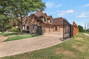 8300 Southridge Ct, North Richland Hills, TX 76182 - Photo 3