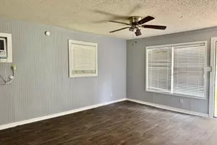 805 W 3rd St, Clarksville, TX 75426 - Photo 5