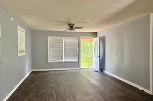 805 W 3rd St, Clarksville, TX 75426 - Photo 3