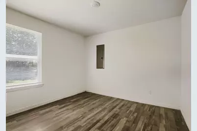 5912 Wilkes Drive, Fort Worth, TX 76119 - Photo 7
