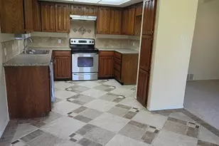2314 Woodside Dr, Grand Prairie, TX 75052 - Photo 5